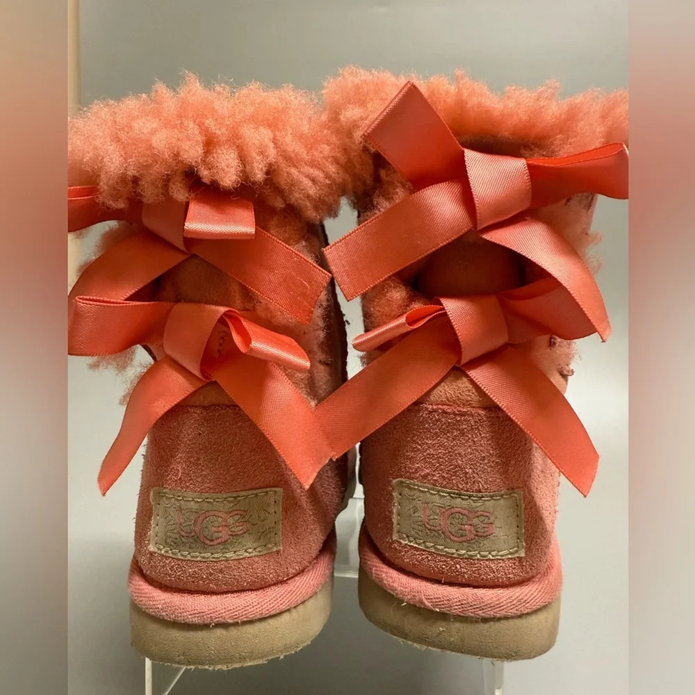 Ugg Boots Bailey Bow toddler Girls Suede Sheepskin size 11